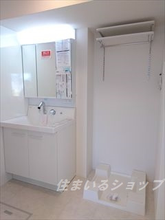 広島市安佐北区可部１丁目のアパートの洗面所|三面鏡付きシャンプードレッサー