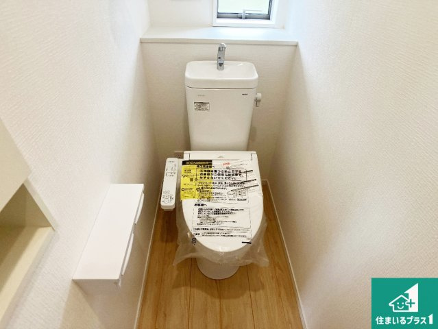 姫路市上大野　第6期　新築一戸建てのトイレ|1・2階の2ヶ所にあるので、朝の忙しい時間の順番待ちもなく、深夜の利用にも大変便利です。