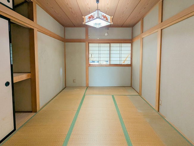 【和室】 | 富士見市渡戸3丁目　中古一戸建住宅　(ふじみ野店) | 【2階和室】
全居室収納付きでお部屋がすっきりと片付きます。