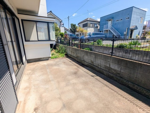 【庭】 | 富士見市渡戸3丁目　中古一戸建住宅　(ふじみ野店) | 陽当り良好なお庭付き！
プランターを置いてお花や野菜の栽培も楽しめます！