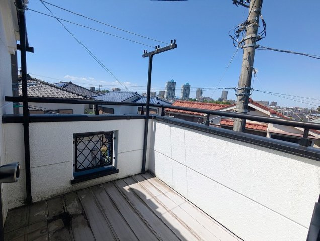 【バルコニー】 | 富士見市渡戸3丁目　中古一戸建住宅　(ふじみ野店) | バルコニーは2か所にございます。
高台につきバルコニーからの眺望良好です！