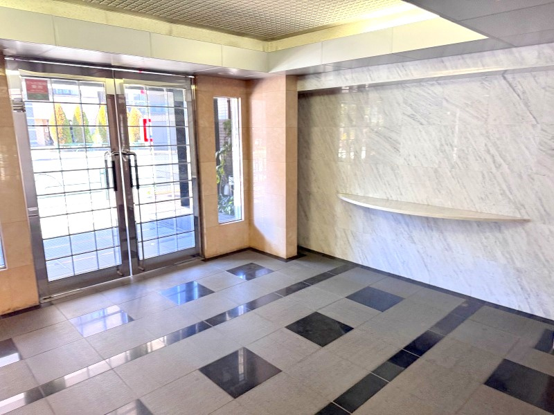 本所吾妻橋アムフラット　7階　角　部屋　リ　フォーム済 　家具付のエントランス