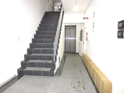 【ロビー】 | フラワーロードすぐの１階路面店