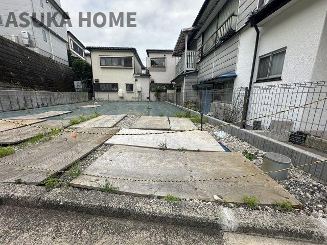 保土ヶ谷区新井町土地の外観|道路から平坦な敷地なので出し入れしやすい駐車場スペースを設計できそうです。