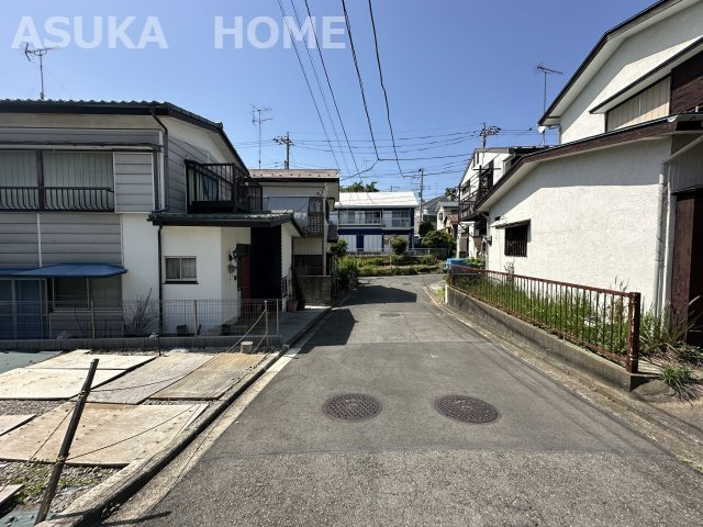 保土ヶ谷区新井町土地の前面道路含む現地写真|お子様が安心してのびのび過ごせる閑静な住宅街です。