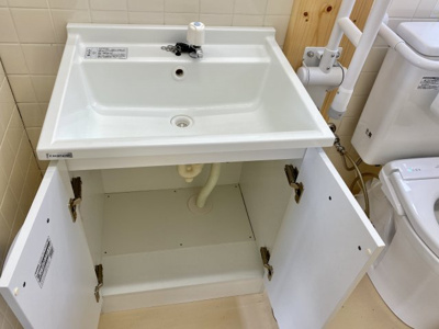 【トイレ】 | KAビル 　一棟貸し | １階　男性トイレ
