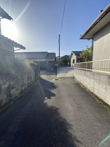 ワセスタ戸建ての前面道路含む現地写真