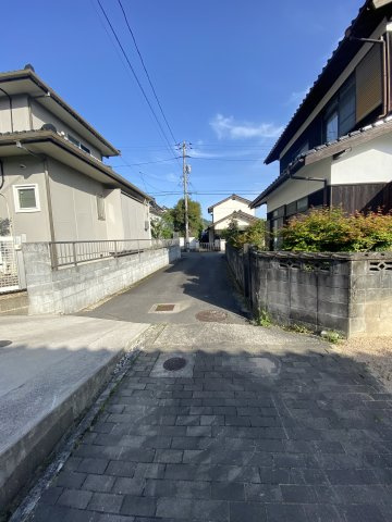 ワセスタ戸建ての前面道路含む現地写真