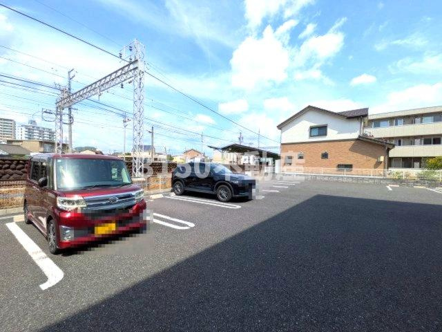 プランドール加納の駐車場