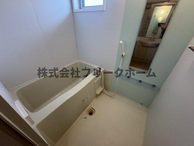 小金井市東町３丁目のアパートの浴室