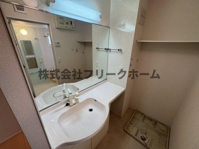 小金井市東町３丁目のアパートの洗面所
