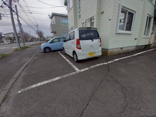 マルニハイツの駐車場