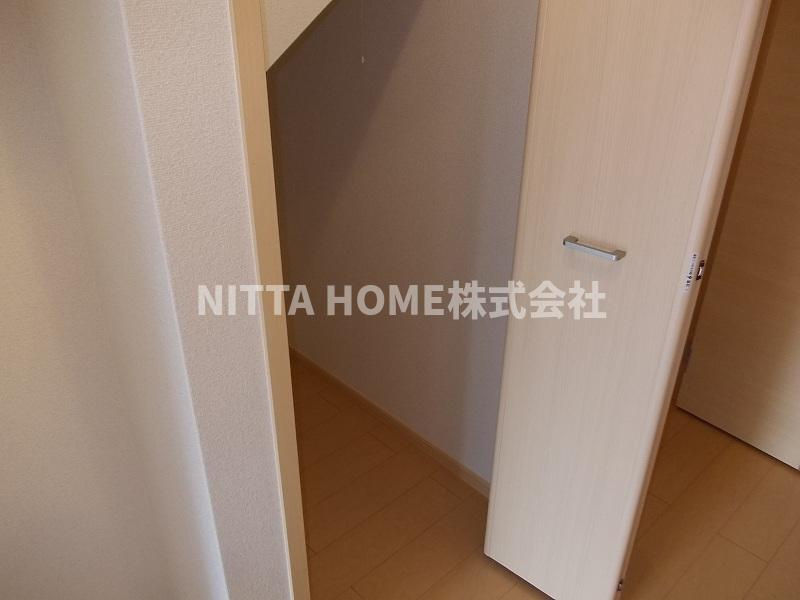 豊岡市九日市上町のアパートのその他共用部分|階段下収納です◎