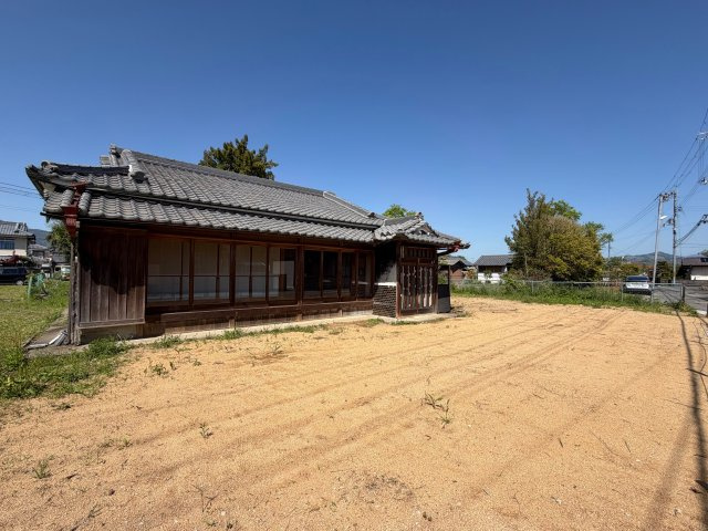 五條市二見４丁目　中古戸建の外観|構造がシンプルな平屋のため、リノベーションのベースとして最適です♪