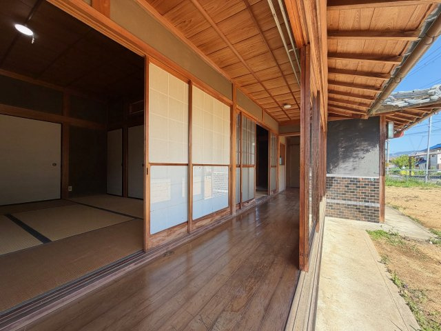 五條市二見４丁目　中古戸建の内装|お庭とつながる開放的な空間!(^^)!