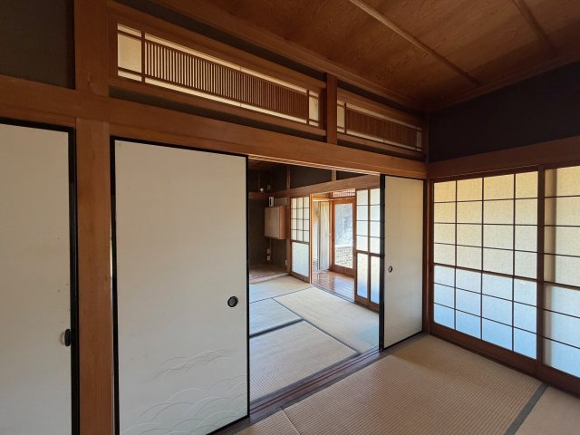 五條市二見４丁目　中古戸建の和室|時を重ねた木の風合いが美しい趣ある和室(^^)/