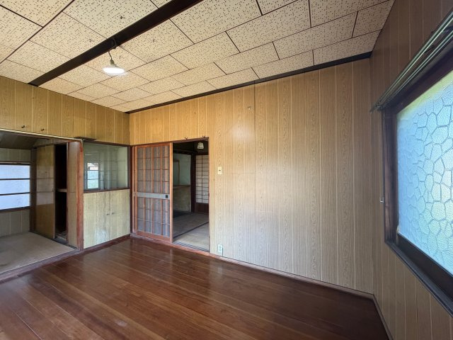 五條市二見４丁目　中古戸建の洋室|離れの洋室6帖♪