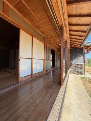 五條市二見４丁目　中古戸建の内装|光あふれる縁側が暮らしにゆとりを(^^)/