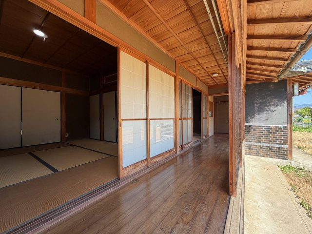 五條市二見４丁目　中古戸建の内装|南側で温かい縁側(^^)/
