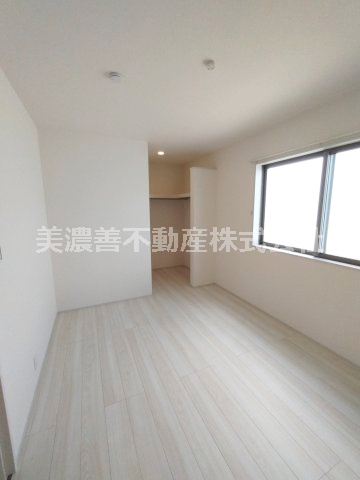 ６６８９１　岐阜市西川手新築戸建の洋室