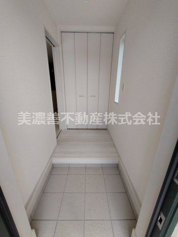 ６６８９１　岐阜市西川手新築戸建の玄関
