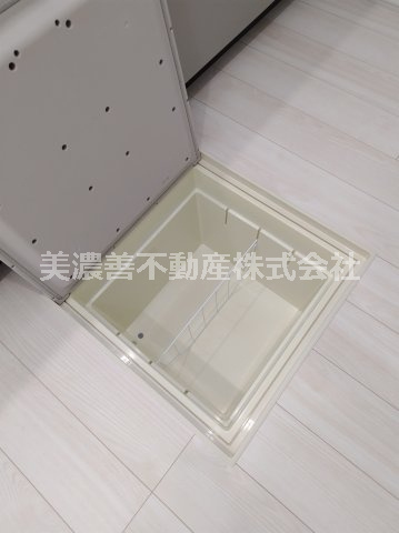 ６６８９１　岐阜市西川手新築戸建の設備|床下収納