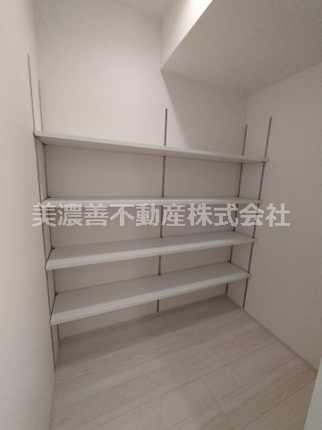 ６６８９１　岐阜市西川手新築戸建の収納|階段下収納