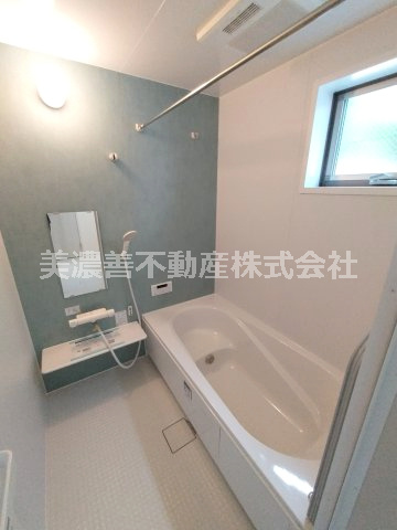 ６６８９１　岐阜市西川手新築戸建の浴室