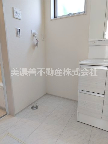 ６６８９１　岐阜市西川手新築戸建のランドリースペース