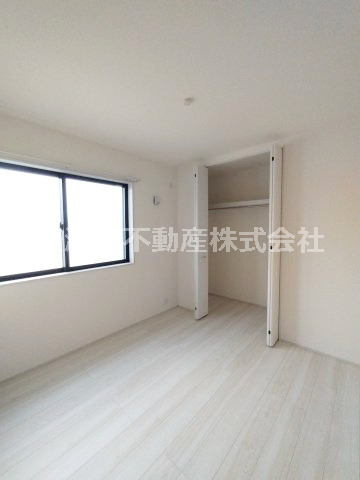６６８９２　岐阜市西川手新築戸建の洋室