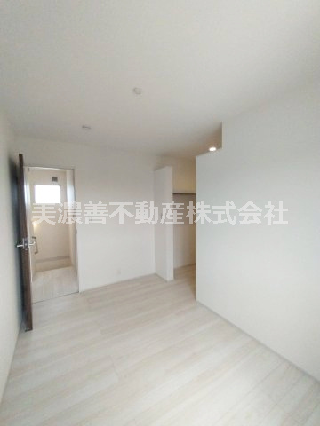 ６６８９２　岐阜市西川手新築戸建の洋室