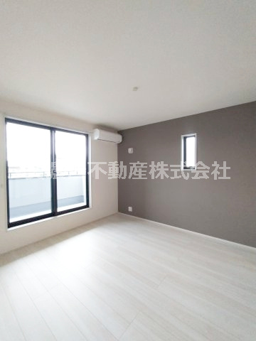 ６６８９２　岐阜市西川手新築戸建の洋室