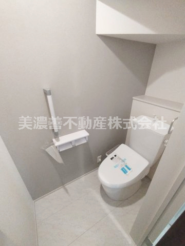 ６６８９２　岐阜市西川手新築戸建のトイレ