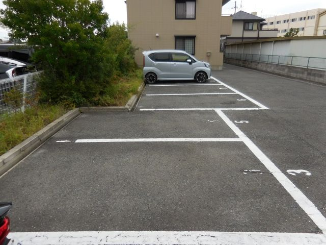 アーバンライフフミの駐車場