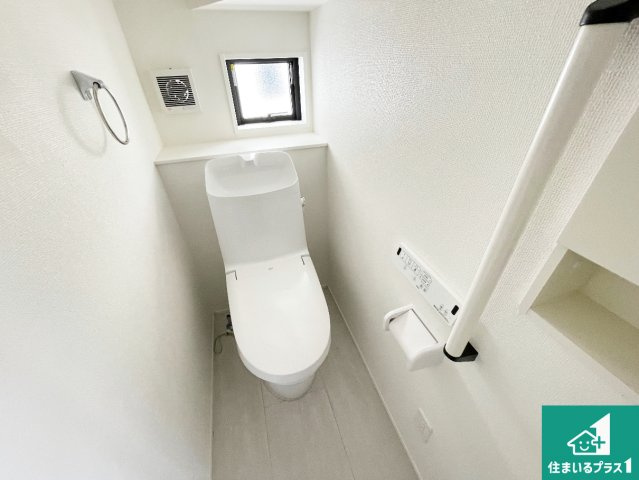 神戸市北区東有野台　新築一戸建てのトイレ|1・2階の2ヶ所にあるので、朝の忙しい時間の順番待ちもなく、深夜の利用にも大変便利です。