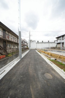 【前面道路含む現地写真】 | 令和８年４月２５日撮影　建築中