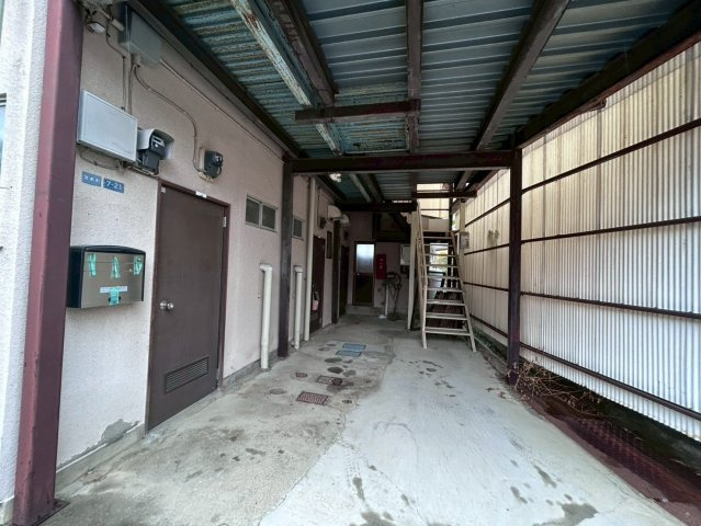 山梨県甲府市　一棟アパートの駐車場