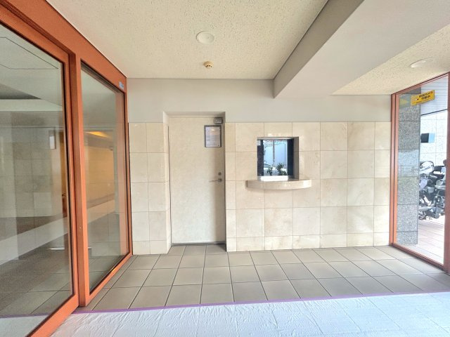 ナイスアーバン大島|～Entrance～
気持ちの良いぐらい清掃され、整備されているエントランス。
