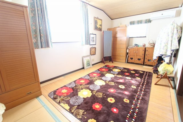 本郷町９３６戸建の洋室