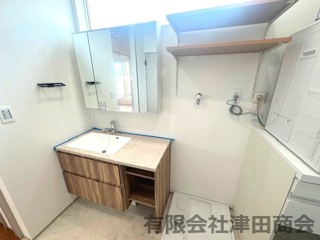 テラコッタ溢れる優しい暮らし　～神奈川区六角橋新築戸建て～の独立洗面台|使いやすい独立洗面台です