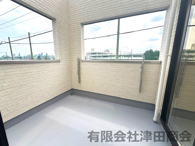 テラコッタ溢れる優しい暮らし　～神奈川区六角橋新築戸建て～のバルコニー|落ち着いた時間を過ごせるバルコニーです