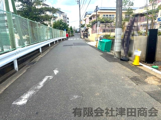 テラコッタ溢れる優しい暮らし　～神奈川区六角橋新築戸建て～の前面道路含む現地写真|前面道路含む現地写真です
