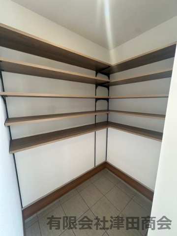 テラコッタ溢れる優しい暮らし　～神奈川区六角橋新築戸建て～のその他|広々シューズクローク付き！
