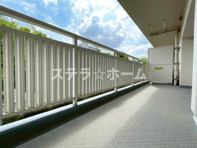 シティコーポ鴫野2号棟のバルコニー|暖かな日差しのふりそそぐバルコニー