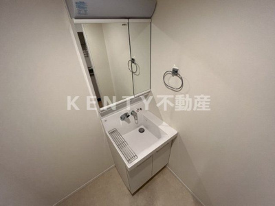 【洗面所】 | ルポリテ | 明るい洗面所です