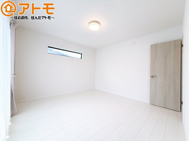 【寝室】 | 駿河区高松2丁目　新築戸建　全1棟 | 毎日すごす部屋の広さや陽当りも気になるポイントですね！現地で体感してみてください♪