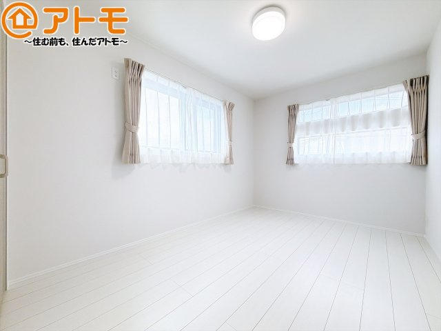 【子供部屋】 | 駿河区高松2丁目　新築戸建　全1棟 | 壁と床がシンプルな色合いだからこそ自分だけの空間を作れます♪お部屋作りのイメージは順調でしょうか♪