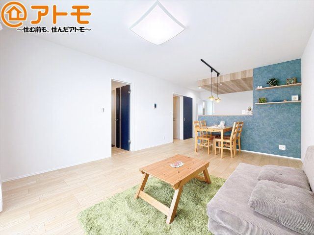 【居間・リビング】 | 駿河区高松2丁目　新築戸建　全1棟 | 家族団らんのイメージは、リビングを思い浮かべませんか？リビングこそ広々としたお部屋が良いですね♪