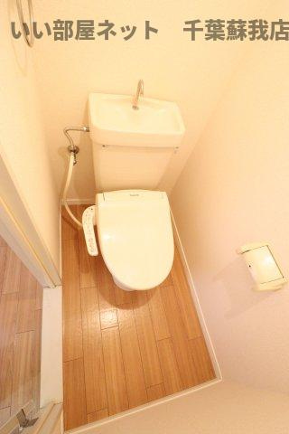 ヴェルメゾンおゆみ野Ｂのトイレ|落ち着いた色調のトイレです