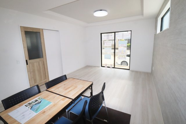 郡山市富田町字丸山　　　  １号棟　　　富田小学校、富田中学区　の居間・リビング